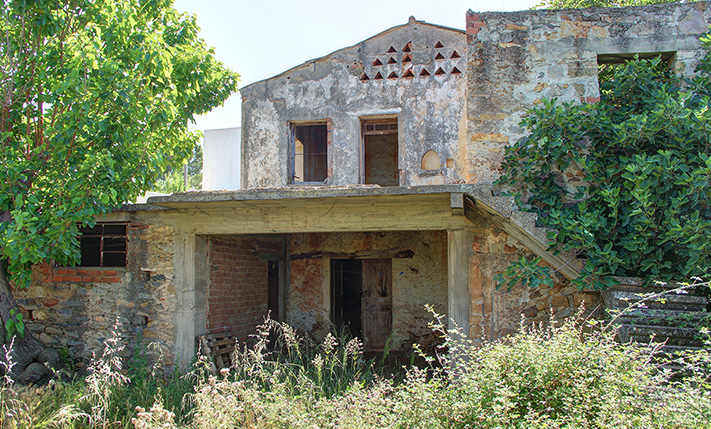 STONE HOUSE WITH LAND FOR A SPACIOUS GARDEN