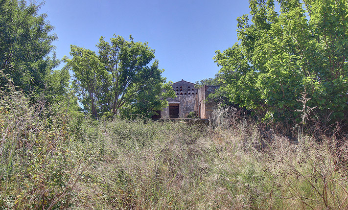 STONE HOUSE WITH LAND FOR A SPACIOUS GARDEN