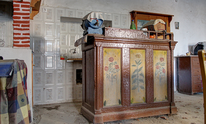 HOUSE WITH AN OLD KAFENION NEAR PLATANIAS