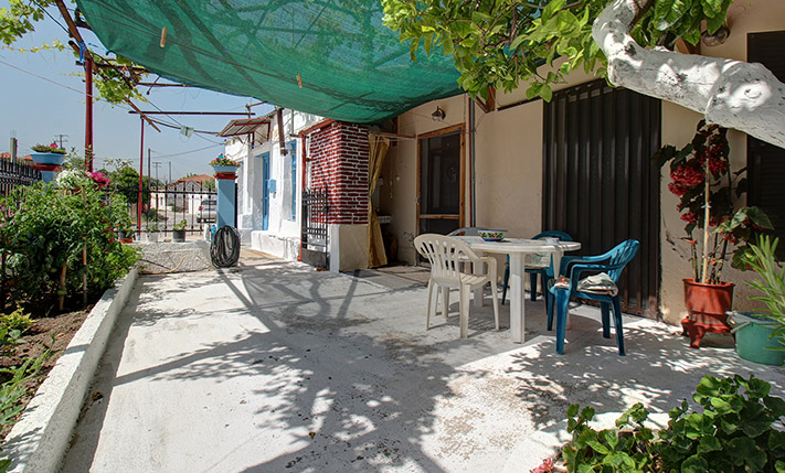 HOUSE WITH AN OLD KAFENION NEAR PLATANIAS