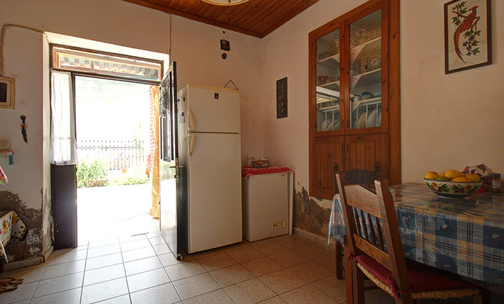 HOUSE WITH AN OLD KAFENION NEAR PLATANIAS