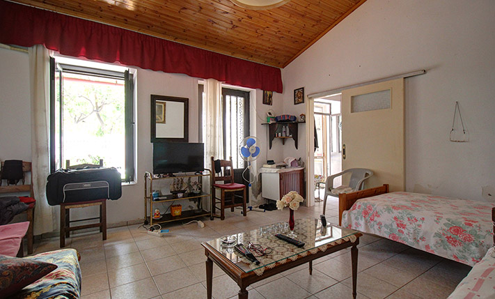 HOUSE WITH AN OLD KAFENION NEAR PLATANIAS