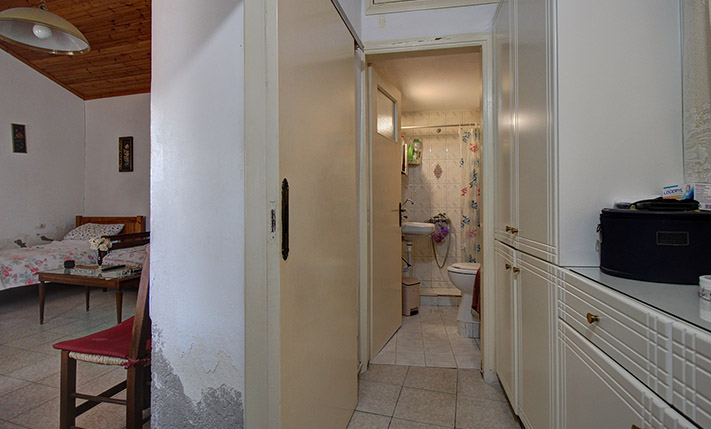 HOUSE WITH AN OLD KAFENION NEAR PLATANIAS