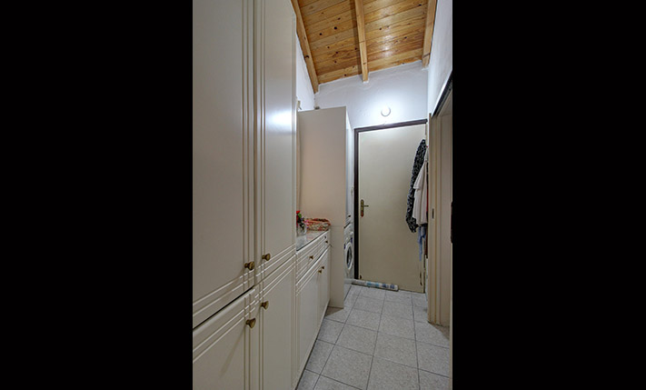 HOUSE WITH AN OLD KAFENION NEAR PLATANIAS