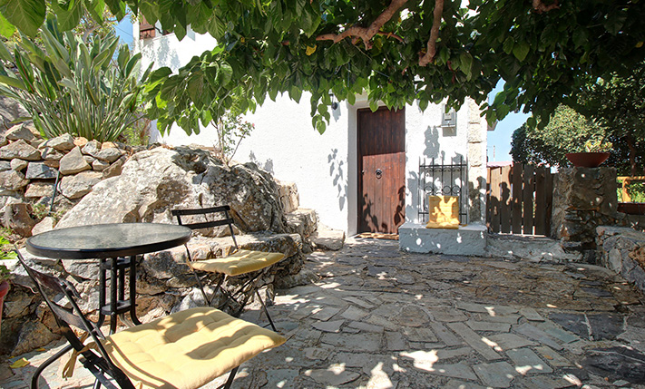 LARGE VILLAGE HOUSE WITH MODERN FUNCTIONALITY