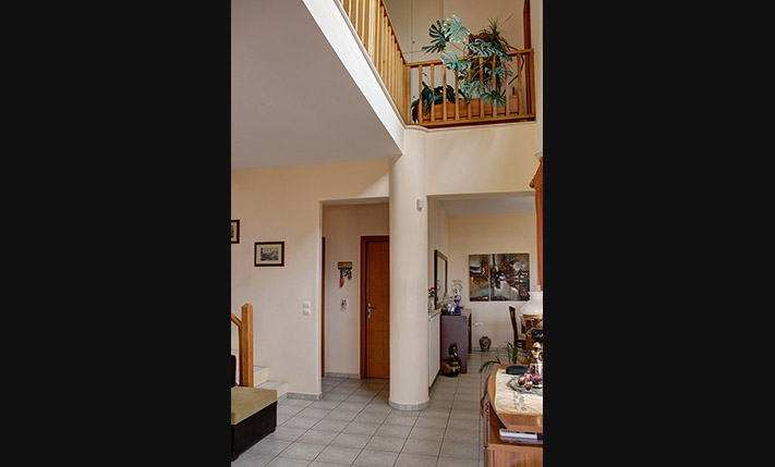 LARGE HOUSE WITH PANORAMIC VIEWS