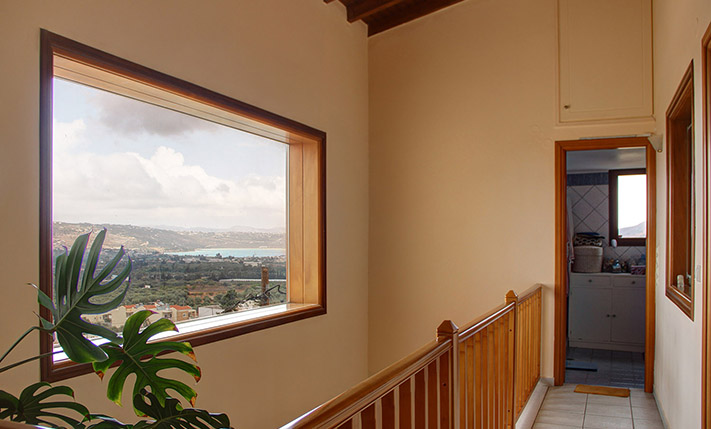 LARGE HOUSE WITH PANORAMIC VIEWS