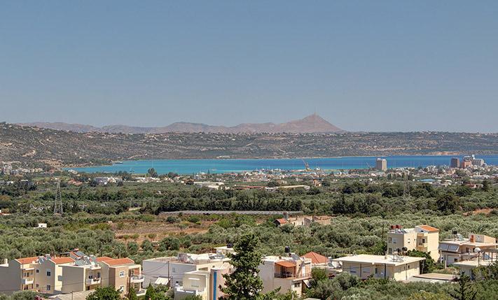 LARGE HOUSE WITH PANORAMIC VIEWS