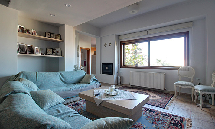 LARGE HOUSE WITH PANORAMIC VIEWS