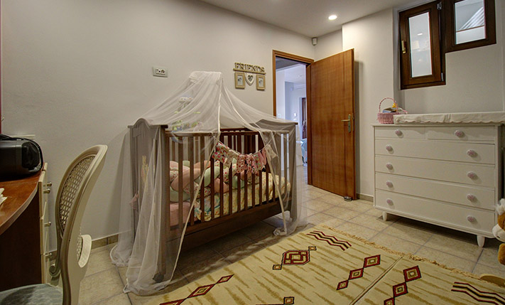 LARGE HOUSE WITH PANORAMIC VIEWS