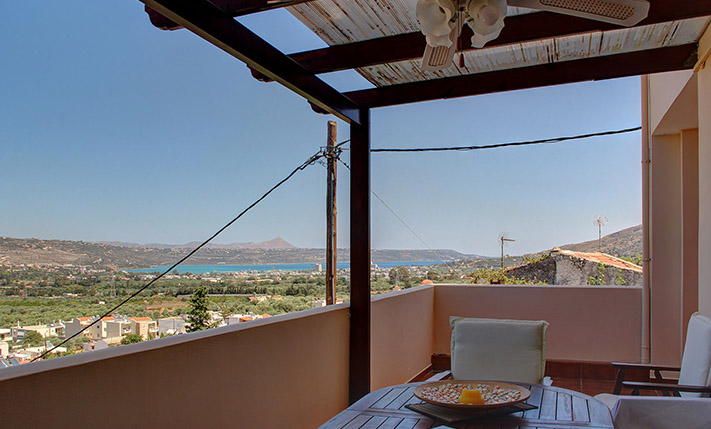 LARGE HOUSE WITH PANORAMIC VIEWS