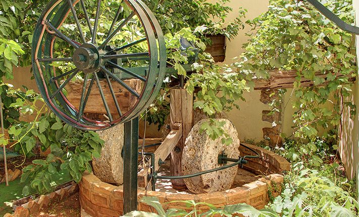 LARGE HOUSE WITH PANORAMIC VIEWS