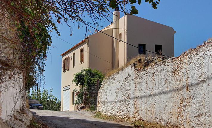 LARGE HOUSE WITH PANORAMIC VIEWS