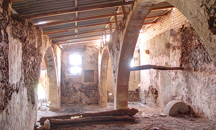LARGE ARCHES & BEAUTIFUL SEA VIEWS