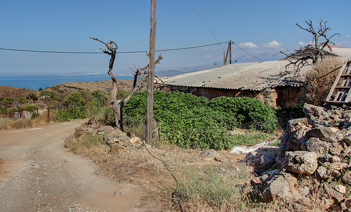 LARGE ARCHES & BEAUTIFUL SEA VIEWS