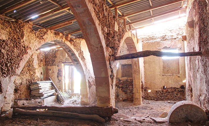 LARGE ARCHES & BEAUTIFUL SEA VIEWS