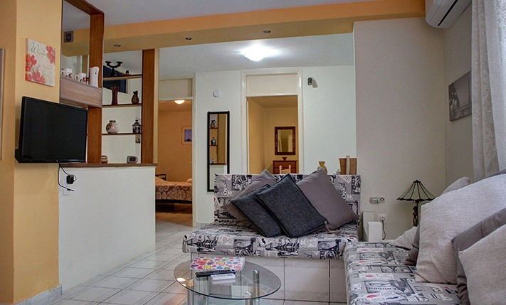 SUITABLE FOR SHORT-TERM LEASE IN THE CENTRE