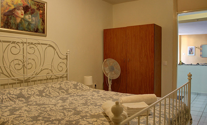 SUITABLE FOR SHORT-TERM LEASE IN THE CENTRE