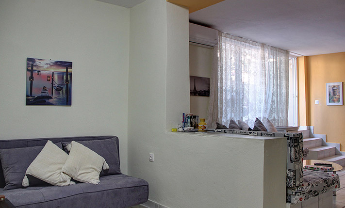 SUITABLE FOR SHORT-TERM LEASE IN THE CENTRE