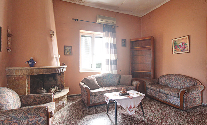 BRIGHT GROUND-LEVEL HOUSE WITH STORAGE & GARDEN