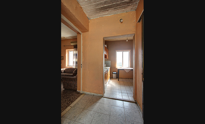 BRIGHT GROUND-LEVEL HOUSE WITH STORAGE & GARDEN