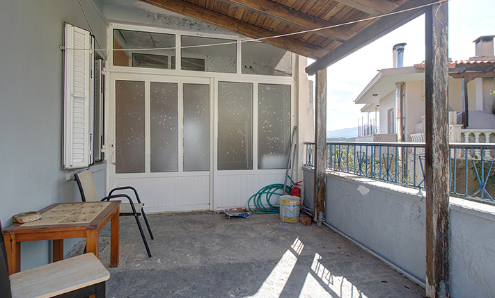 BRIGHT GROUND-LEVEL HOUSE WITH STORAGE & GARDEN