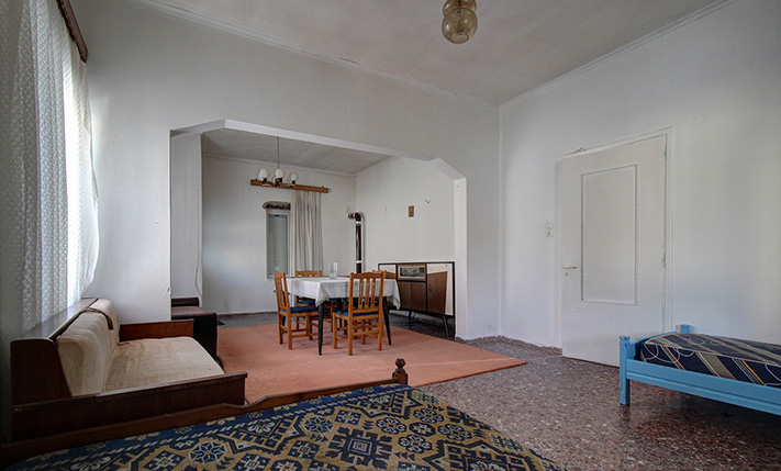 BRIGHT GROUND-LEVEL HOUSE WITH STORAGE & GARDEN