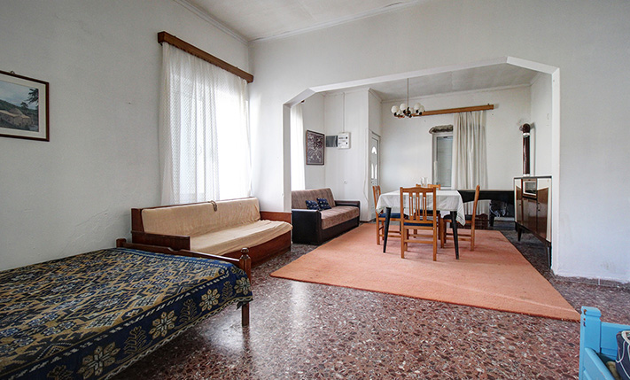 BRIGHT GROUND-LEVEL HOUSE WITH STORAGE & GARDEN