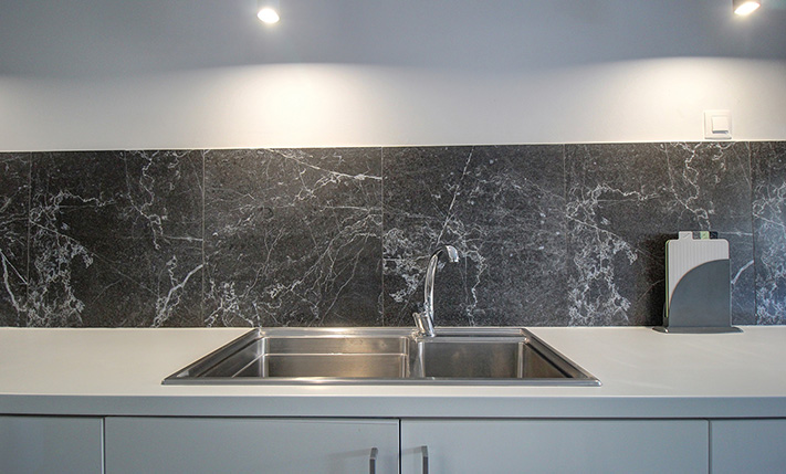 CONTEMPORARY APARTMENT WITH LARGE SPACES