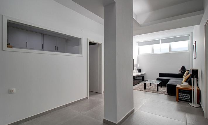 CONTEMPORARY APARTMENT WITH LARGE SPACES