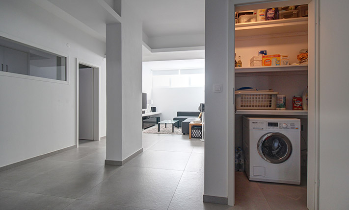 CONTEMPORARY APARTMENT WITH LARGE SPACES