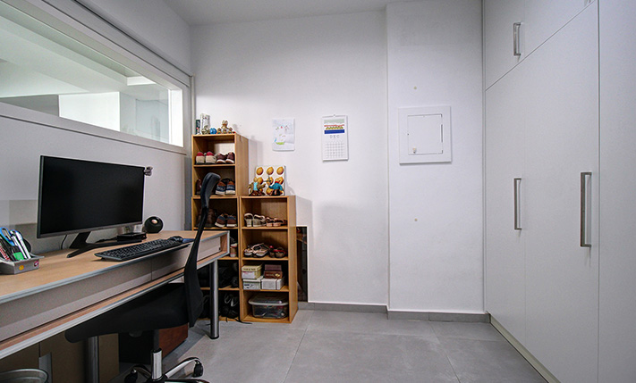 CONTEMPORARY APARTMENT WITH LARGE SPACES