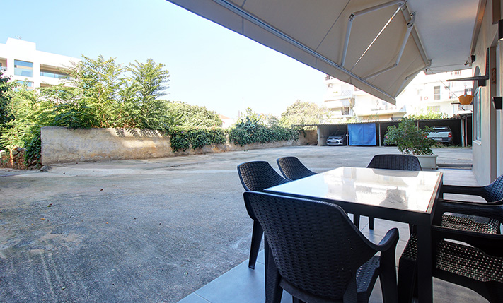 CONTEMPORARY APARTMENT WITH LARGE SPACES