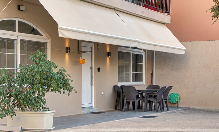 CONTEMPORARY APARTMENT WITH LARGE SPACES