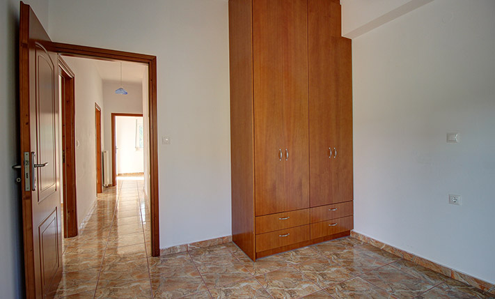 ΜΕΓΑΛΟ ΣΠΙΤΙ ΜΕ ΚΗΠΟ ΚΟΝΤΑ ΣΤΗ ΘΑΛΑΣΣΑ