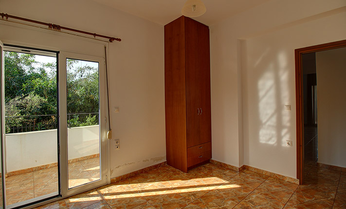 LARGE HOUSE WITH A GARDEN NEAR STAVROS BEACH