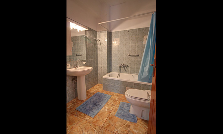 LARGE HOUSE WITH A GARDEN NEAR STAVROS BEACH