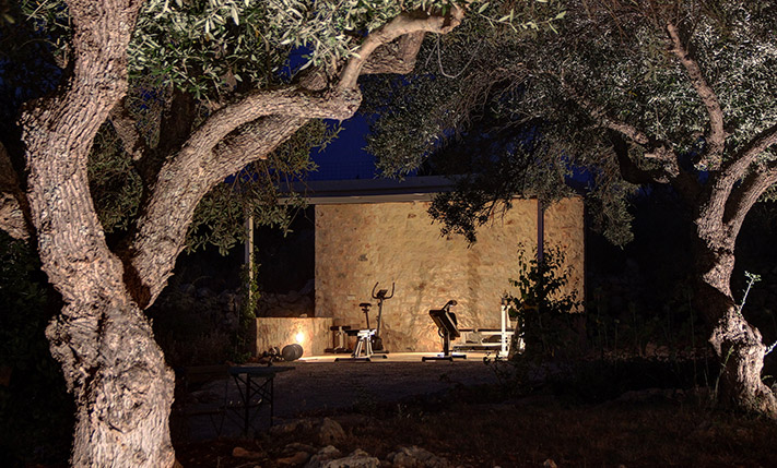 LUXURIOUSLY RENOVATED COMPLEX OF 4 UNITS