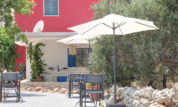 LUXURIOUSLY RENOVATED COMPLEX OF 4 UNITS