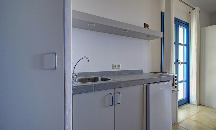 LUXURIOUSLY RENOVATED COMPLEX OF 4 UNITS