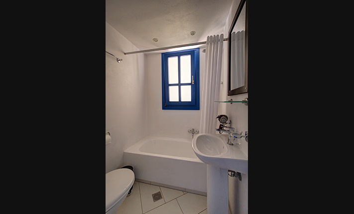 LUXURIOUSLY RENOVATED COMPLEX OF 4 UNITS