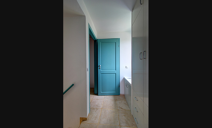 LUXURIOUSLY RENOVATED COMPLEX OF 4 UNITS