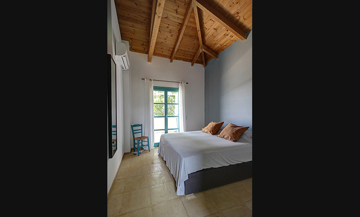 LUXURIOUSLY RENOVATED COMPLEX OF 4 UNITS