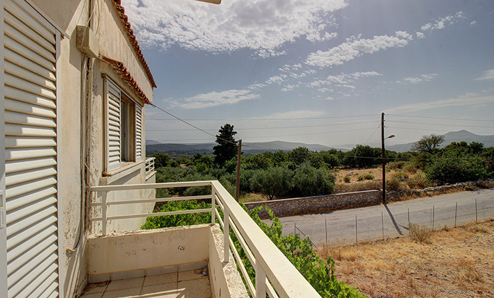 BUILDING OF 2 APARTMENTS WITH A LARGE GARDEN