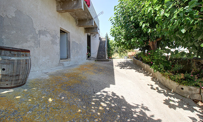 UNCONVERTED GROUND LEVEL SPACE WITH SEA VIEWS