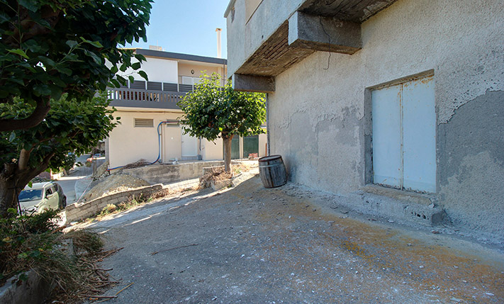UNCONVERTED GROUND LEVEL SPACE WITH SEA VIEWS