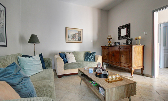 SECURED VIEWS & PLENTY OF BUILDABLE ALLOWANCE