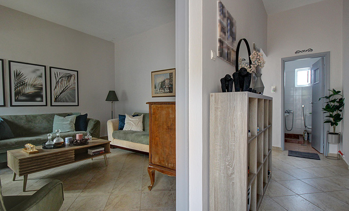 SECURED VIEWS & PLENTY OF BUILDABLE ALLOWANCE