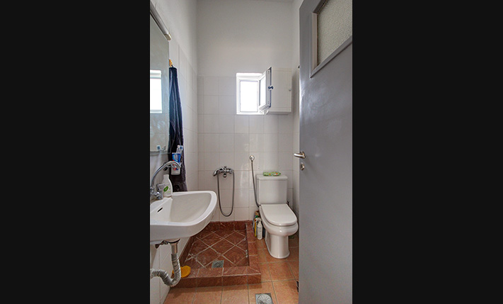 SECURED VIEWS & PLENTY OF BUILDABLE ALLOWANCE