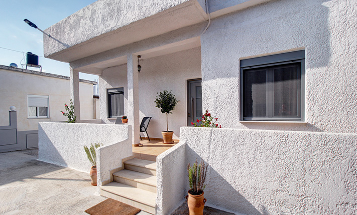 SECURED VIEWS & PLENTY OF BUILDABLE ALLOWANCE